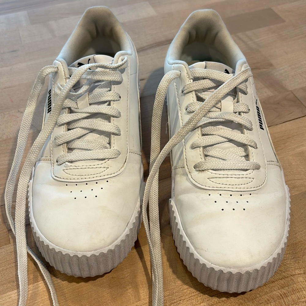 Women’s Size 8 White Puma Tennis Shoes